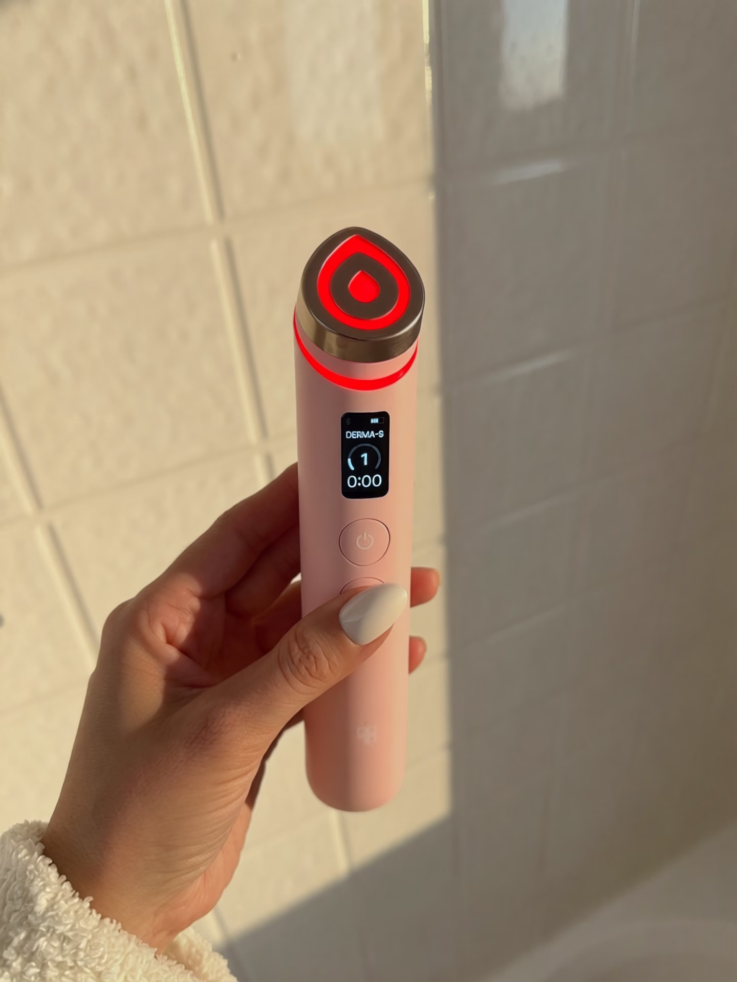 The Medicube device's orange derma shot mode