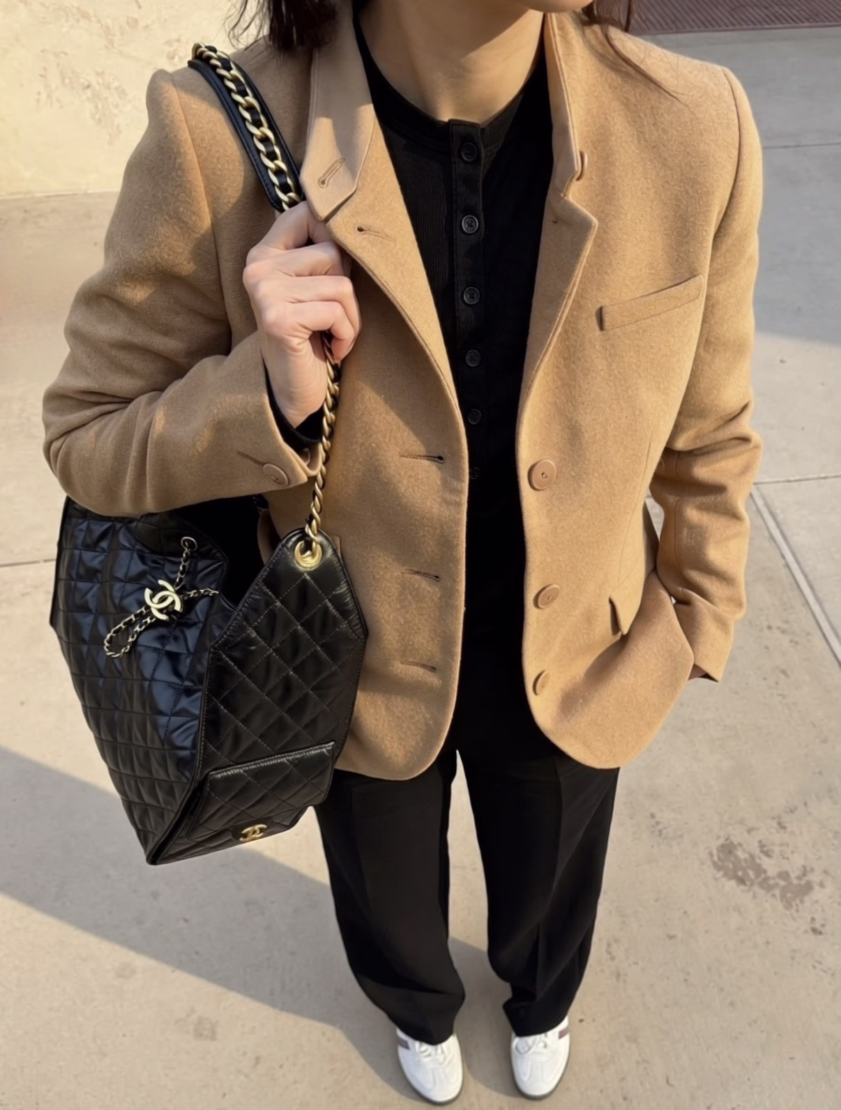 Here's a lovely review of the Chanel 25 bag in medium size! You'll find all the details that make it such a popular choice.