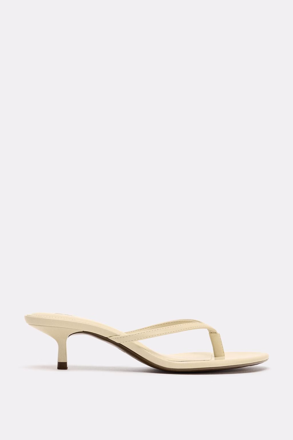 Zara's best shoes. Are Zara shoes true to size? I tried 9 Zara shoes, so you do not have to. Zara heels, Zara slingbacks, ballet flats, thong sandals, and many more.