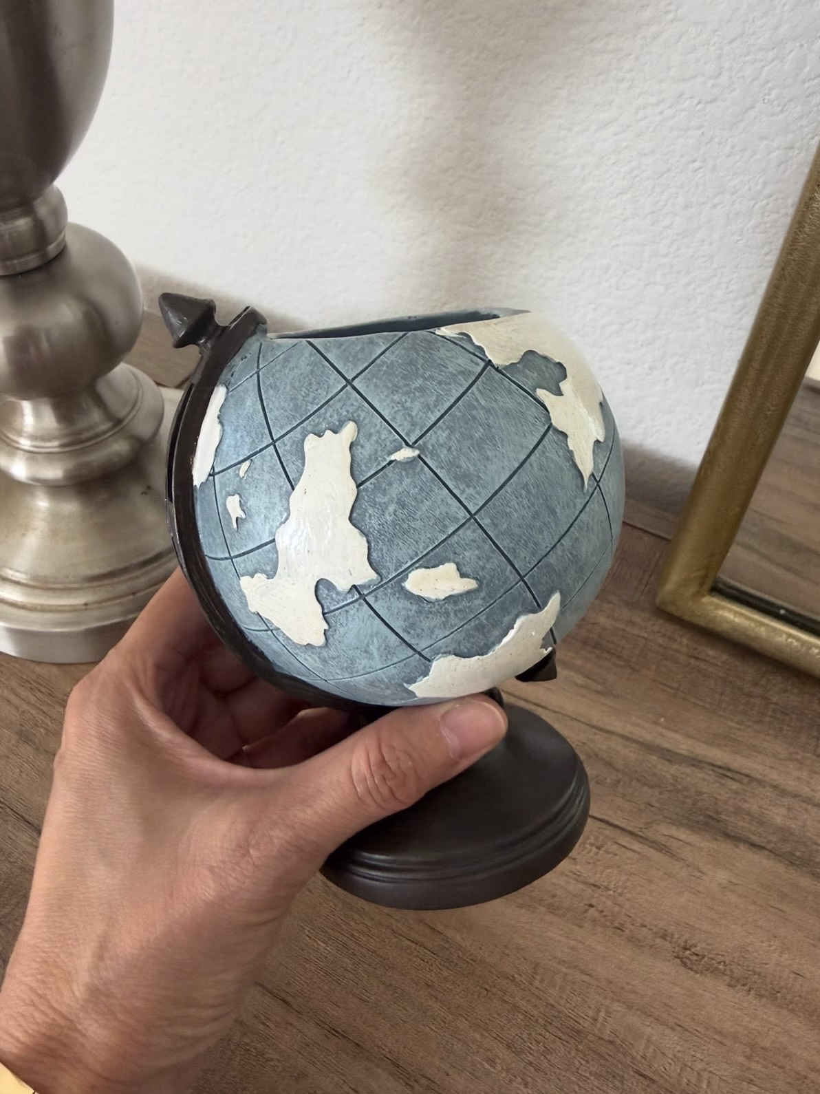globe pen organizer